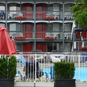 Kings Near The Falls Motel